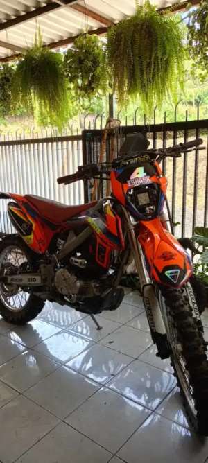 Motor Trail Viar 200 lokasi di Sawangan, tersedia melalui melalui situs Olx