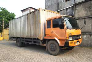 Jual bekas MURAHbanBARU Mitsubishi fuso engkel 4x2 L FM 517 HL box besi 2013 bok,lokasi di DKI Jakarta