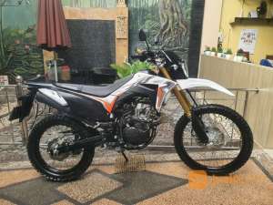 New CRF 150 L 2023 Mantap EllegantOdometer 6.000 KMplaza motor , tersedia melalui melalui situs Jualo
