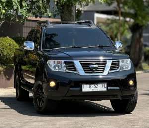 Jual bekas Nissan NAVARA SPORT VERSION 2.5 AT 2013 4X4 DIESEL BANDUNG,lokasi di 