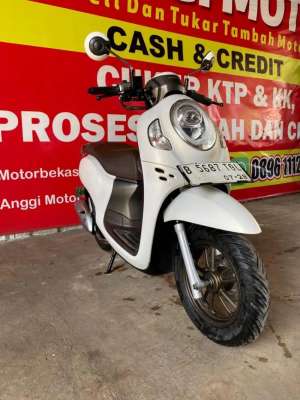 Scoopy prestige 2023 B jakarta Timur lokasi di Kalisari, tersedia melalui melalui situs Olx