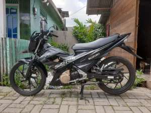Suzuki Satria F Black facelift tahun 2013 lokasi di Batulicin, tersedia melalui melalui situs Olx