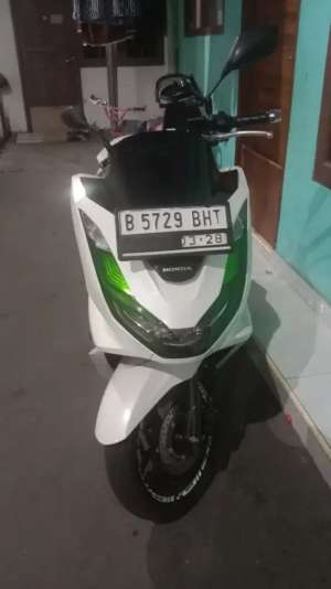 Yg minat aj yg php minggir aj lokasi di Kebon Jeruk, tersedia melalui melalui situs Olx