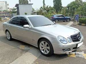 2009 Mercedes-Benz E230 2.5 E230 Sedan W211 Facelift Black Interior B GENAP Pajak JULI 2025 Body Terawat Mulus Interior Orsinil Siap Pakai Otr Cash , tersedia melalui melalui situs Carmudi