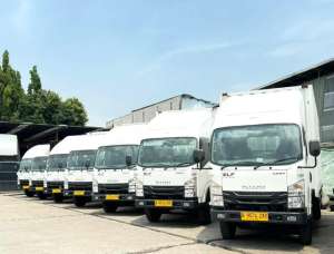 ada10, reg 06-2024 MURAH CDD LONG Isuzu elf NMR L Box besi 2023 bok , tersedia melalui melalui situs Cintamobil