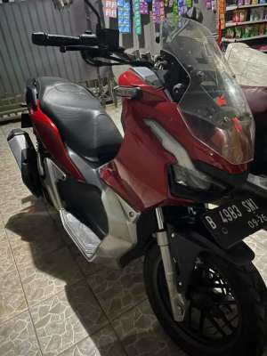 ADV 150 2019 Merah lokasi di Cibinong, tersedia melalui melalui situs Olx
