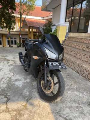 CBR 150 2015JUAL CEPAT nego lokasi di Sumedang Utara, tersedia melalui melalui situs Olx