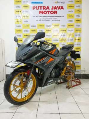 Jual bekas CBR 150r 2018 mulus cashkredit,lokasi di Batununggal