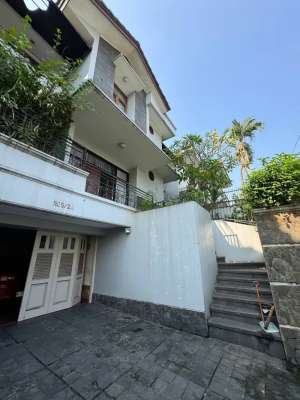 Cinere bukit cinere indah luas 288 rumah rapih komplek elit lokasi di Cinere, tersedia melalui melalui situs Olx