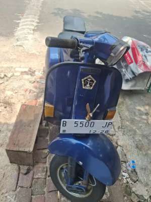 DI JUAL VESPA PX 1998 EXLUSIVE lokasi di Pulo Gadung, tersedia melalui melalui situs Olx