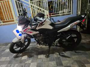 Dijual CB150R 2013 lokasi di Cilengkrang, tersedia melalui melalui situs Olx