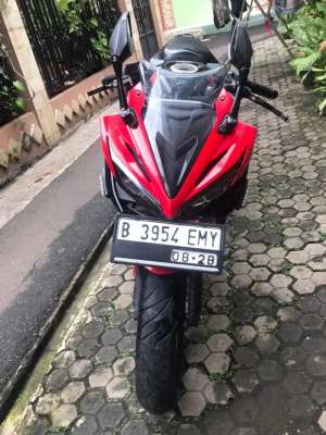 Dijual Cepat, Honda CBR 150 R Facelift lokasi di Beji, tersedia melalui melalui situs Olx