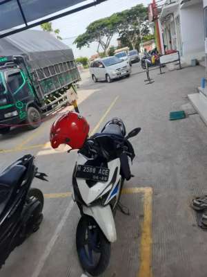Dijual honda vario 125 2015 lokasi di Semarang Timur, tersedia melalui melalui situs Olx
