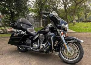 EX PEMAKAI SANGAT APIK Harley Davidson Ultra Classic 2010 lokasi di Bumi Serpong Damai, tersedia melalui melalui situs Olx