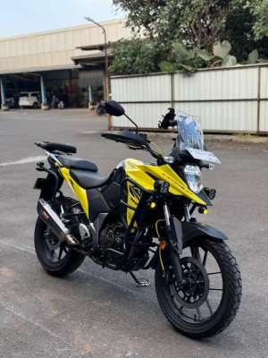 Full ACC Vstrom 250 SX Super Mulus 2023 D Kuning, Low KM 8rb lokasi di Bojongloa Kidul, tersedia melalui melalui situs Olx