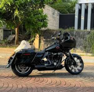 Harley Davidson RoadGlide 2012 lokasi di Danurejan, tersedia melalui melalui situs Olx