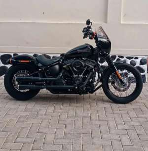 Harley Davidson Softail Street Bob M8 2018 lokasi di Trenggalek, tersedia melalui melalui situs Olx