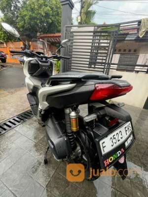 Honda ADV 160 CBS Tahun 2022 Warna Putih , tersedia melalui melalui situs Jualo