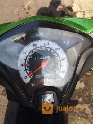 honda beat CW FI tahun 2014 Warna hijau putih , tersedia melalui melalui situs Jualo