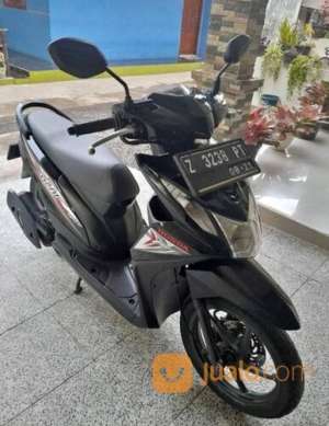 Honda Beat FI tahun 2015 warna hitam hidup , tersedia melalui melalui situs Jualo