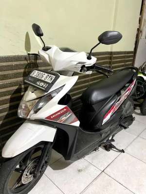 Honda Beat Tahun 2014 Muluss lokasi di Kembangan, tersedia melalui melalui situs Olx