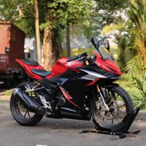 HONDA NEW CBR 150R MERAH 2021 KM LOW GRESS SIAP GAS lokasi di Cakung, tersedia melalui melalui situs Olx