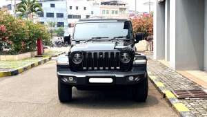 Jual bekas Jeep Wrangler Sahara 2021 hitam km 16 ribuan cash kredit proses bisa dibantu,lokasi di DKI Jakarta