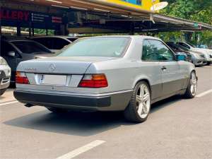Jual mobil Mercedes-Benz 300CE 1990 , tersedia melalui melalui situs Cintamobil