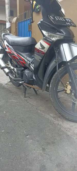 Jual supra x batman 2011 mesin alus bodi mulus.. lokasi di Senen, tersedia melalui melalui situs Olx