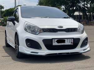 Jual bekas KIA RIO 1.4 AT 2014 PUTIH LOW KM TERMURAH,lokasi di DKI Jakarta