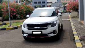 Jual bekas Kia Seltos All New GT Line 2022 putih km 28 ribuan sunroof cash kredit proses bisa dibantu,lokasi di DKI Jakarta