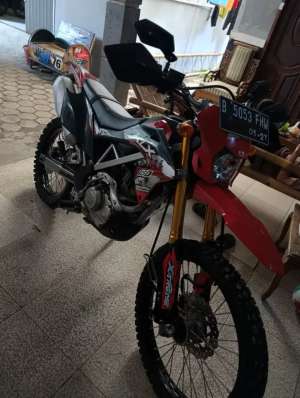 KLX bf SE extreme 2022 lokasi di Cikarang Utara, tersedia melalui melalui situs Olx