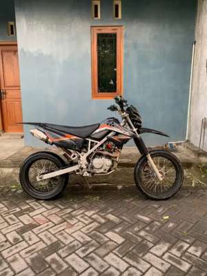 Klx L 2015 Murah lokasi di Jogonalan, tersedia melalui melalui situs Olx