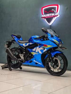 Low KM 3rb Suzuki GSX 150 R keyless 2019 - Zaky Mustika lokasi di Raya Darmo, tersedia melalui melalui situs Olx