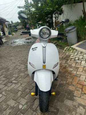 Motor Listrik T5 2024 Uwinfly vespa lokasi di Bekasi Barat, tersedia melalui melalui situs Olx