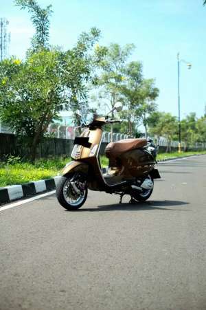 PIAGGIO VESPA MATIC PRIMAVERA 150 IGET 2016 MURAH BERGARANSI lokasi di Pasar Rebo, tersedia melalui melalui situs Olx