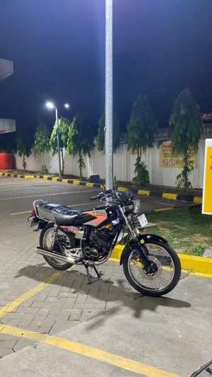 RX king 1997 Hitam lokasi di Ciledug, tersedia melalui melalui situs Olx