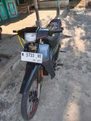 Suzuki Crsytall lokasi di Sumobito, tersedia melalui melalui situs Olx