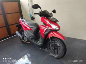 Vario 125 merah lokasi di Tambun Selatan, tersedia melalui melalui situs Olx