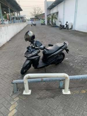 Vario 150cc ISS lokasi di Banyumanik, tersedia melalui melalui situs Olx
