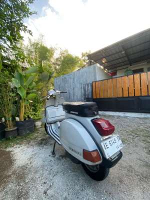 Vespa PX Exclusive Tahun 1985 lokasi di Babadan, tersedia melalui melalui situs Olx