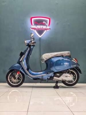 Vespa Sprint 150 Iget ABS 10Anniversary Reg 2022 - Zaky Mustika lokasi di Pasar Rebo, tersedia melalui melalui situs Olx