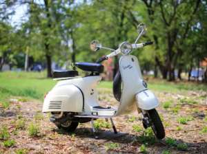 Vespa Super 1973 Asli lokasi di Sukolilo, tersedia melalui melalui situs Olx
