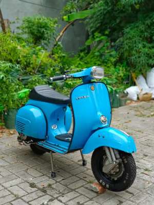 Vespa super 1977 lokasi di Cakung, tersedia melalui melalui situs Olx