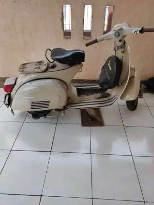 VESPA SUPER 1978 lokasi di Citeureup, tersedia melalui melalui situs Olx
