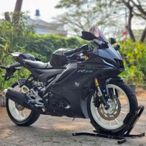 YAMAHA R15 V4 BLACK 2022 KM 2K ASLI GRESS PAJAK PANJANG lokasi di Kebayoran Baru, tersedia melalui melalui situs Olx