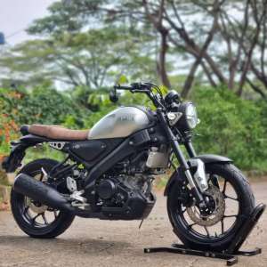 YAMAHA XSR 155 SILVER 2021 KM LOW GRESS SIAP GAS lokasi di Pasar Rebo, tersedia melalui melalui situs Olx