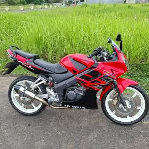 CBR 150 R Old Thailand lokasi di Cibubur, tersedia melalui melalui situs Olx