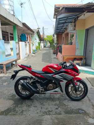 Cbr facelift 150 2017 Full orisinil Luar dalam lokasi di Karawaci, tersedia melalui melalui situs Olx