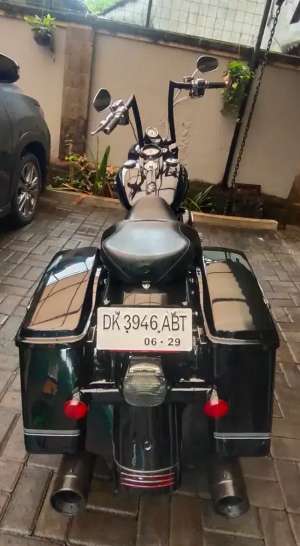 DI JUAL CEPAT HARLEY DAVIDSON ROADKING ANNIVERSARY lokasi di Denpasar Barat, tersedia melalui melalui situs Olx